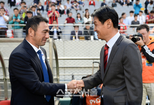 [SS포토]FC서울 최용수 감독, '좋은 경기 합시다!'