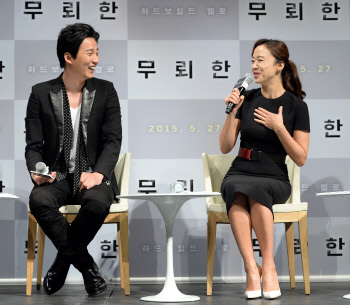 [SS포토] '무뢰한' 전도연-김남길, 드레스도 블랙으로 통일