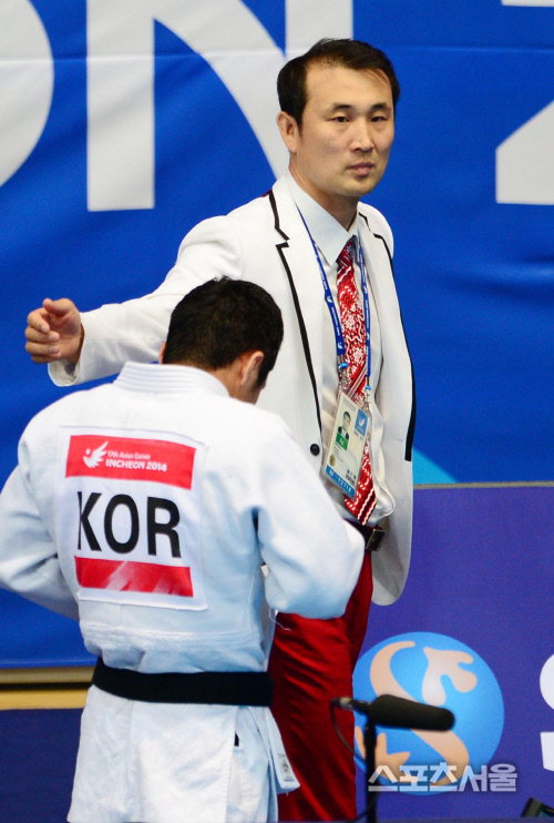 [SS포토]  조인철 감독, 원진이 수고했어