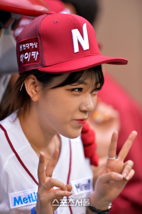 [SS포토]걸그룹 타이티 아리 '미소 한발 발사!'