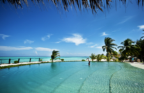 이미지1._럭스_몰디브_리조트_객실_내부_전경