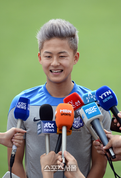 [SS포토]17세 이하 대표팀 소집, 한껏 밝아진 표정의 이승우