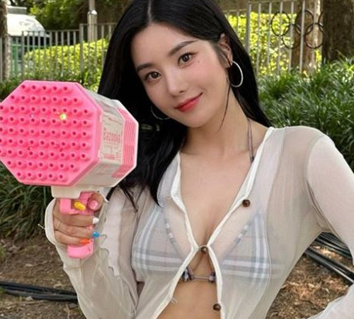 권은비, 워터밤 달군 시스루 비키니