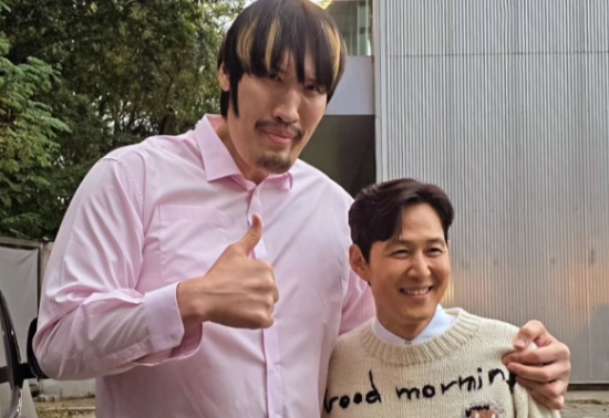 '217㎝' 최홍만 옆 '180㎝' 미니미 이정재...합성 같은 투샷