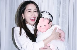 '이병헌♥' 이민정, 어릴 때부터 완성형 미모...딸과 붕어빵 미모 인증