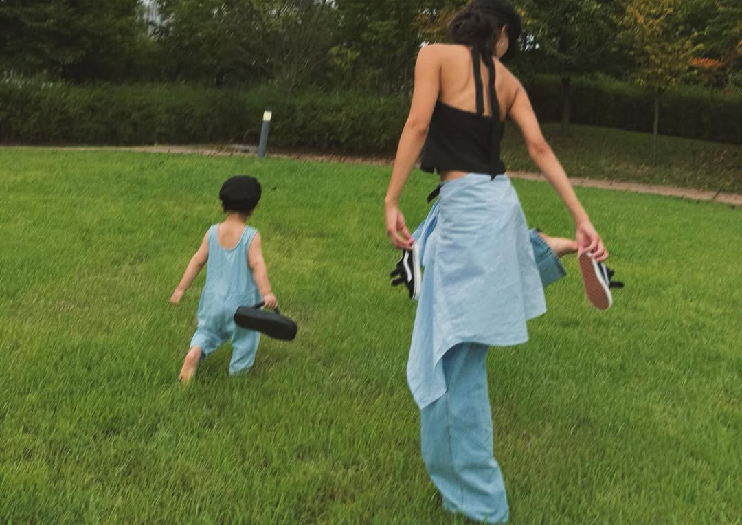 문가비, '정우성 혼외자' 아들 첫 공개 '훤칠 DNA'