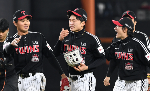 '한화 팬 극찬(?) 받은' 캡틴 박해민, 뜨거운 눈물 다음은 기쁨의 '환호'다 [LG우승]