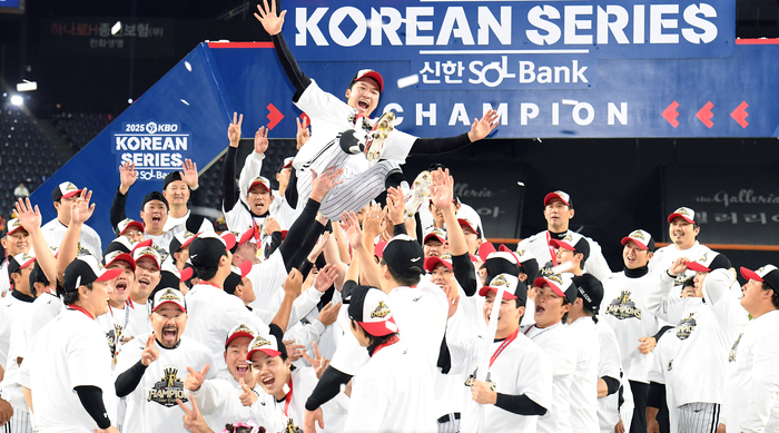 3년간 '우승-3위-우승'→아직 끝나지 않았다...이제 LG도 '왕조'로 향한다 [LG 우승]