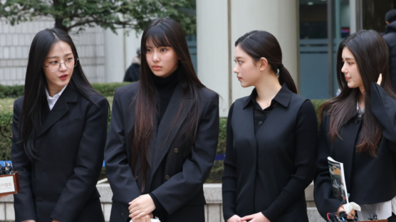 "이러면 올드진스인데?"...뉴진스, 법원도 외면한 '신뢰 파탄' 잃어버린 골든타임