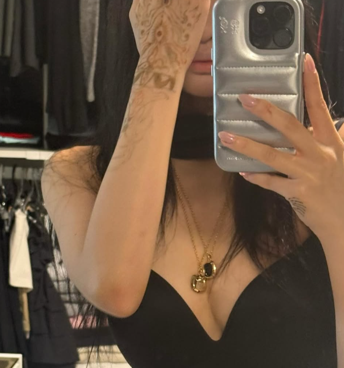 아이돌이 이래도 돼? 닝닝, 속옷만 입은 파격 거울 셀카 