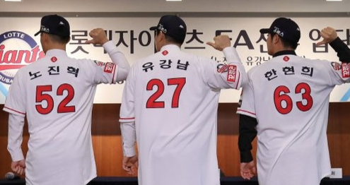 롯데 전력 보강 '꼭' 필요한데, 왜 조용할까?→3년 전 FA 170억 트리오의 그림자 때문이다 