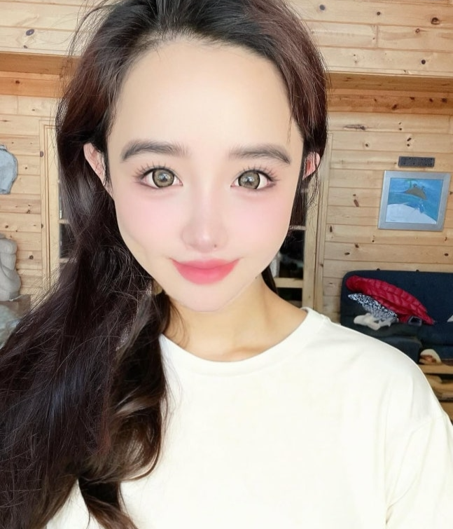 이민호 사진 삭제한 박봄...양평 집, 흰 티 셀카로 분위기 전환