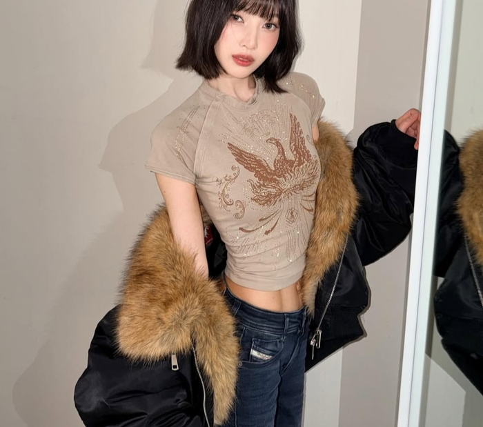 '크러쉬♥'조이, 한줌 허리+11자 복근에 눈길