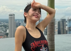 마마무 솔라, 싱가포르서 블랙 모노키니로 건강미 과시