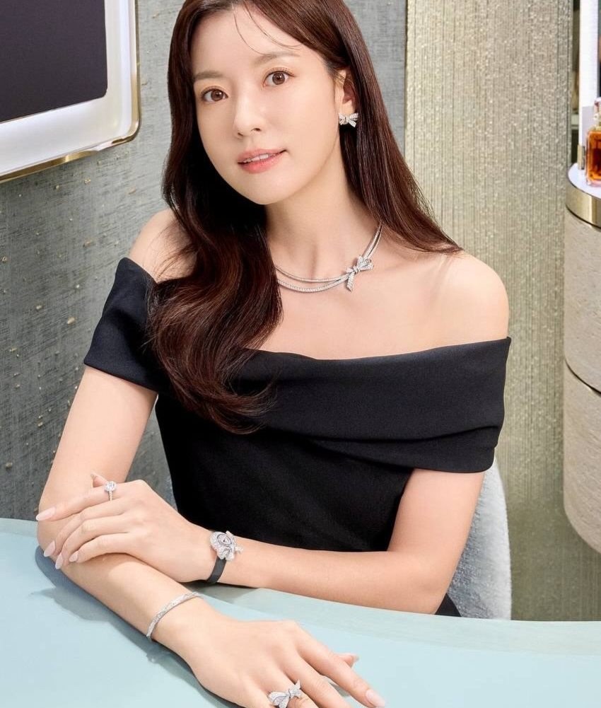 한효주, 어딘가 달라진 분위기... 고혹적인 블랙 아우라