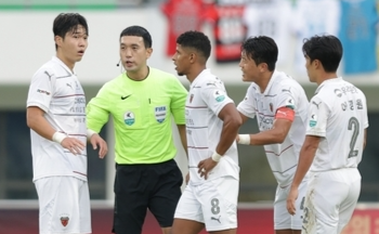 원고지 10매 분량 말해놓고 "인터뷰인 줄 몰랐다" 오리발, KFA 홍보실마저 "부적절 처사" 지적...정치 심판의 한심한 민낯