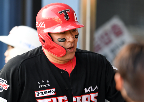 '친정 복귀' 최형우, KIA 팬에 "마지막까지 함께하고 싶었는데...부끄럽지 않은 선수로 계속 뛰겠다"