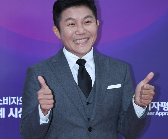 조세호, '조폭 연루설'과 '고가 선물'... 소속사 강력 부인