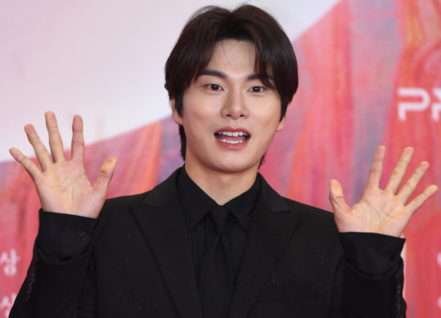 이이경, AAA '유재석 패싱' 해명 "그럴 이유 없어"