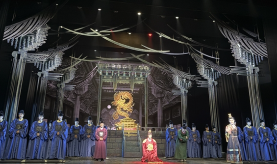 뮤지컬 '한복 입은 남자', 대범한 상상력에 녹인 'K-컬처'...숨은그림찾기는?