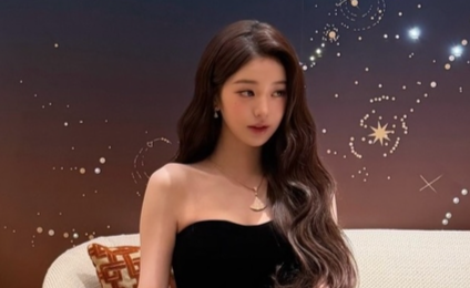 "이 비율 실화?"... 장원영, 아찔한 각선미에 '숨멎'