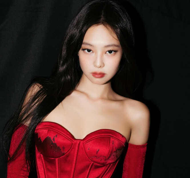 블랙핑크 제니, 찢었다...'레드 카리스마 폭발'
