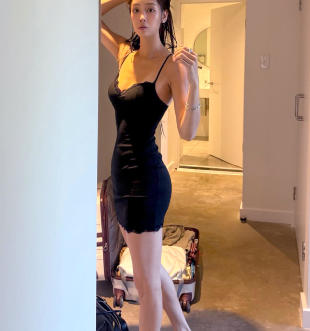 소유, 초미니 드레스로 완성한 비현실적 '황금 비율'