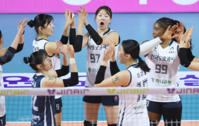 기업은행 연승, 도로공사 벽 앞에 막혔다…0-2→3-2 '대역전승' 이게 바로 선두의 힘