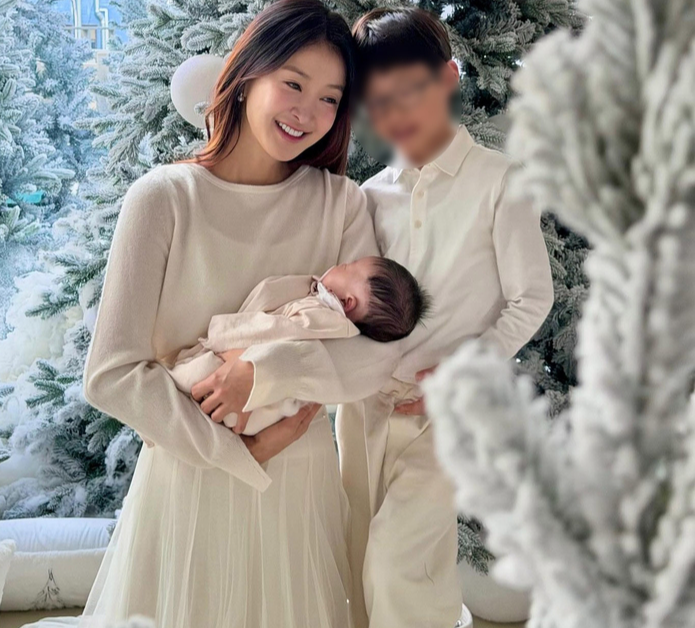 이시영, 이혼 후 얻은 딸 공개... 아들과 함께한 '단란한 세 식구'