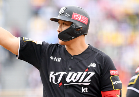 '은퇴 결정' 황재균, 설마 적은 'FA 금액' 탓? 다른 이유가 있었다...KT도 "쓰임새 많은 선수인데..." 아쉬움 