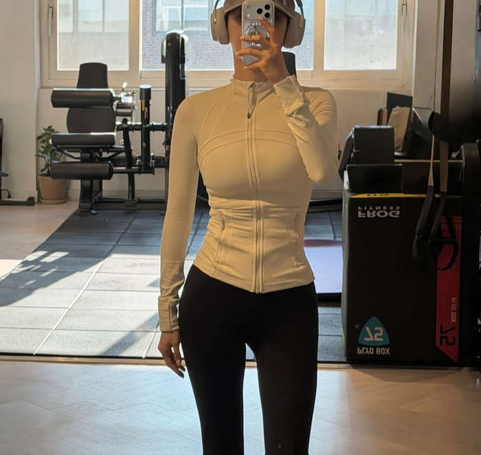 강민경, 숨길 수 없는 S라인...운동 인증샷 눈길