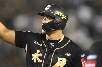 투혼의 슬라이딩과 뜨거운 눈물...'전격 은퇴' 황재균, 창피하고 싶지 않았다