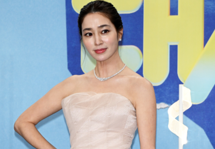 이민정, 프린세스 룩으로 시선 강탈...우아한 섹시미의 비결!