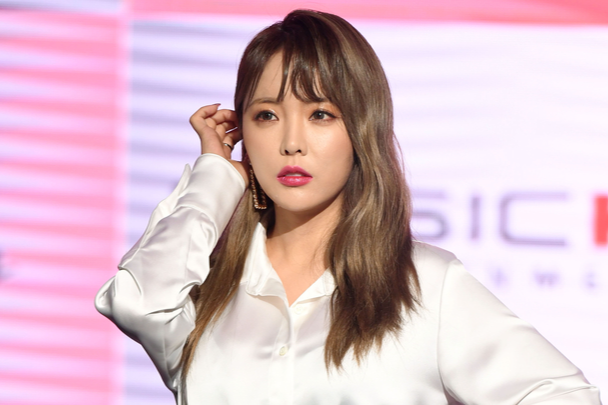 홍진영, '주사이모' 사진 해명..."12년 전 촬영, 친분NO"