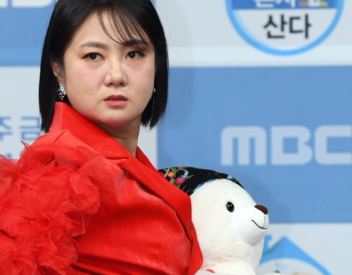 경찰조사 받은 박나래, 갑질논란의 방송 뒷모습도?..."새벽 6시까지 설거지·와인 칠링"