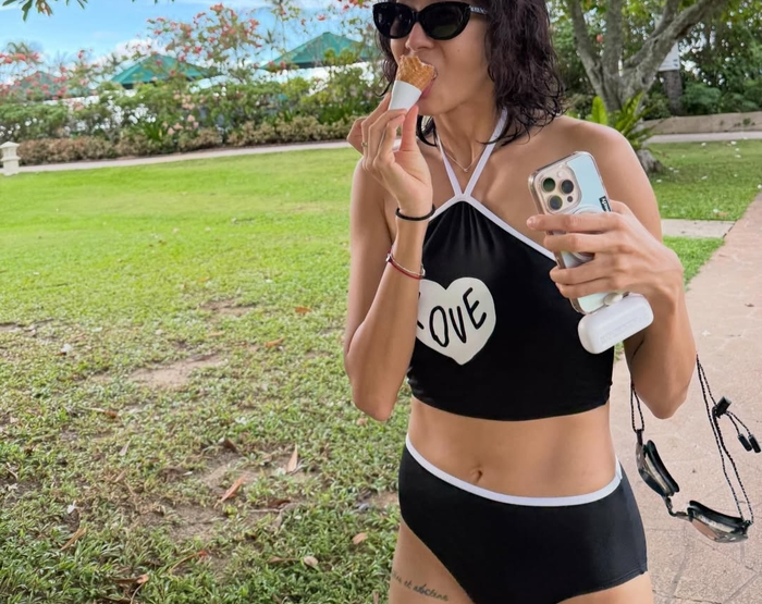 유이, 허벅지 위 타투에 시선 강탈!...여유로운 근황 공개