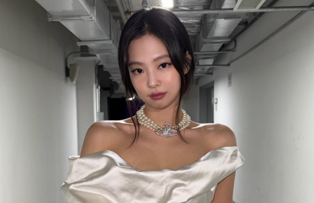 제니, 고척돔 복도마저 런웨이 만드는 '인간 샤넬'의 위엄