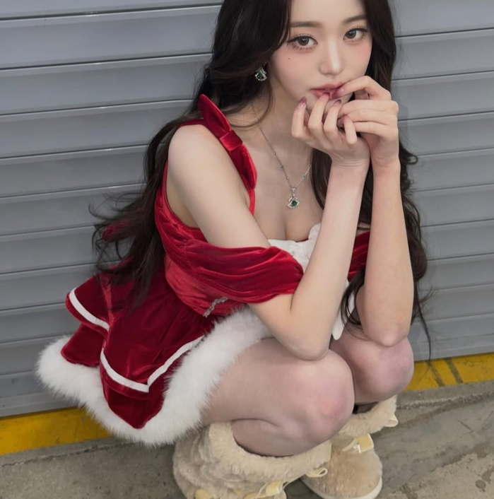 장원영, 역대급 '산타걸' 변신... 연말 녹이는 미모