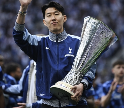 손흥민이 토트넘과 '무관의 한' 풀어낸 유로파리그 '우승'... 2025년 '8대 기적'에 포함