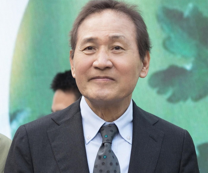 안성기, 위급 상황 넘겨...아직 의식은 못 찾아