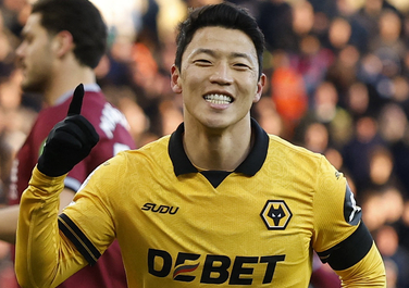 황희찬 골 넣고 쓰러졌다! '웃다가 운 1골1도움 대활약'...울버햄턴 EPL 20경기만 감격의 첫승