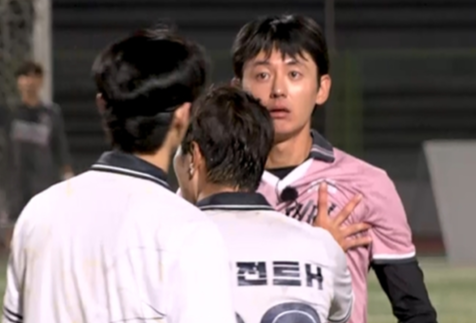 웃자고 한 경기에 죽자고...배우 VS 아이돌, 축구 경기 중 실제 몸싸움