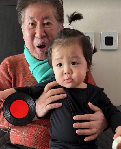 김용건, 늦둥이 아들 아닌 18개월 손자 안고 '하부지 타임'