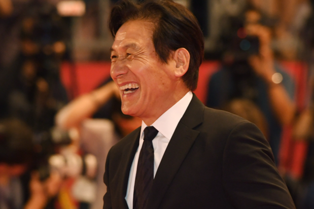 "배우이기 전에 위대한 어른"...故 안성기가 남긴 '품격'