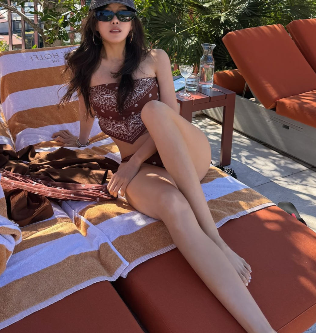 티아라 효민, 시드니서 뽐낸 수영복 자태... 결혼 후에도 여전한 완벽 몸매