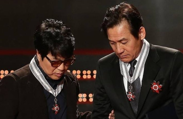 故 안성기 발인 날, 조용필은 '친구여'로 떠나보냈다