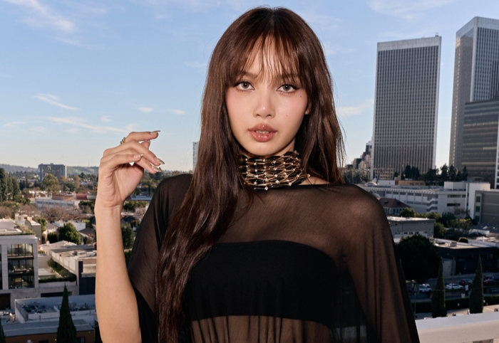 블랙핑크 리사, 숨 막히는 올블랙으로 섹시미 폭발