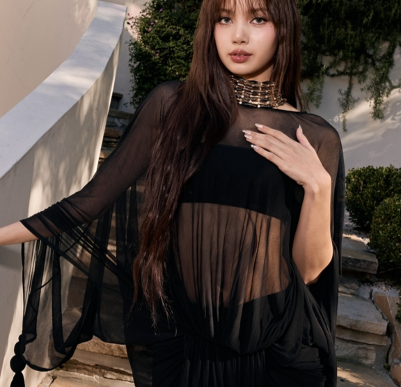 리사, 골든글로브 뒤흔든 파격 패션... "시상식 무대부터 애프터 파티까지 올킬"