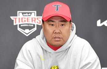 KIA 타이거즈, 1위에서 8위까지 '수직 낙하'...명예 회복 위해 꺼내든 '무한 경쟁' 카드