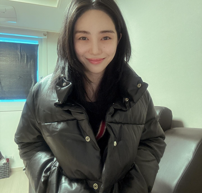 권민아, 새벽 SNS 소동에 사과 "붉게 나온 게 신기했을 뿐, 오해 말길"